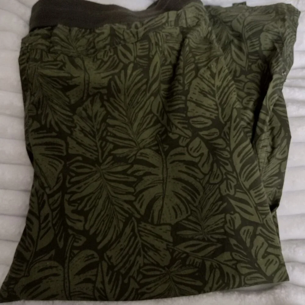 Emily Daniels Women’s XL Dark Olive Green Palm Print Capri Pants Casual Pull-On - Picture 7 of 11